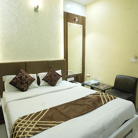 Hotel Rajkamal Near Varanasi Railway Station Exterior photo
