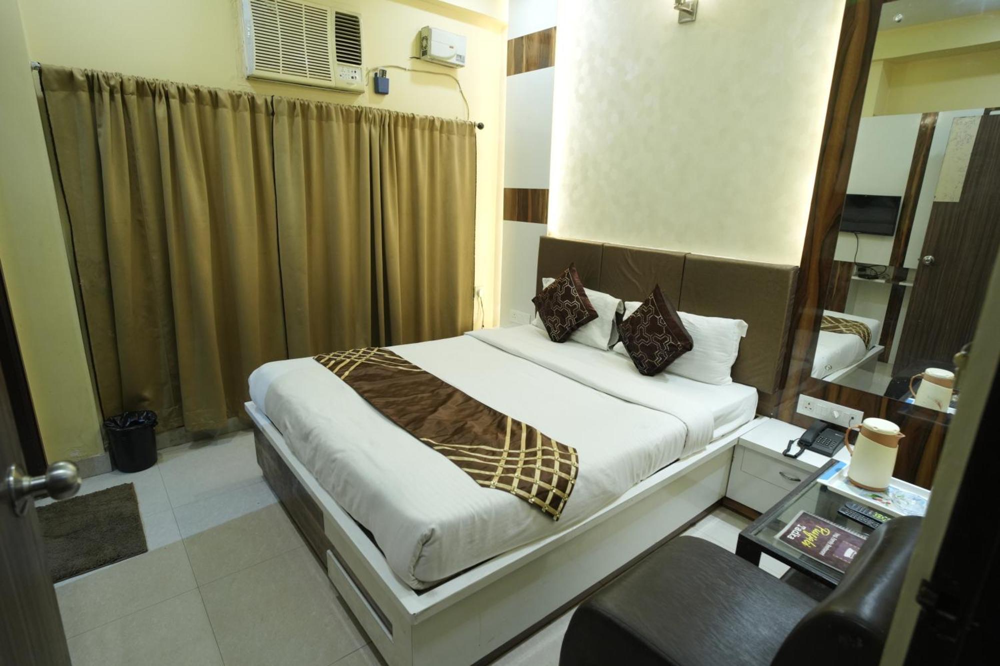 Hotel Rajkamal Near Varanasi Railway Station Exterior photo