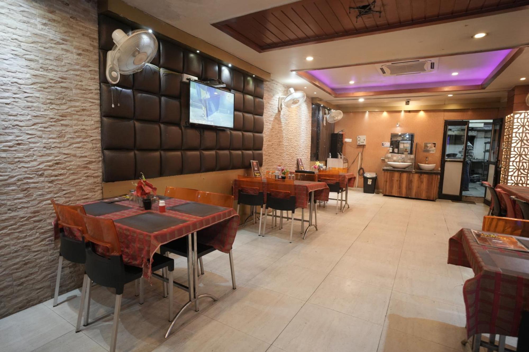 Hotel Rajkamal Near Varanasi Railway Station Exterior photo