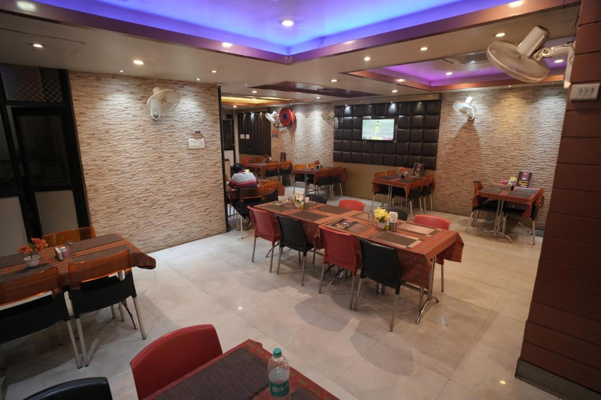 Hotel Rajkamal Near Varanasi Railway Station Exterior photo