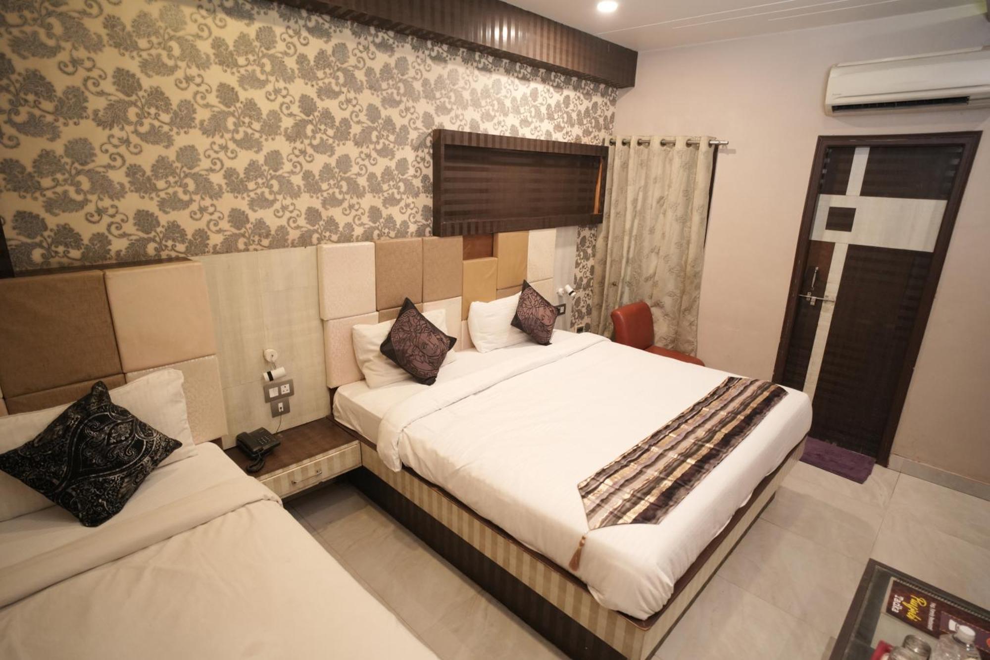 Hotel Rajkamal Near Varanasi Railway Station Exterior photo