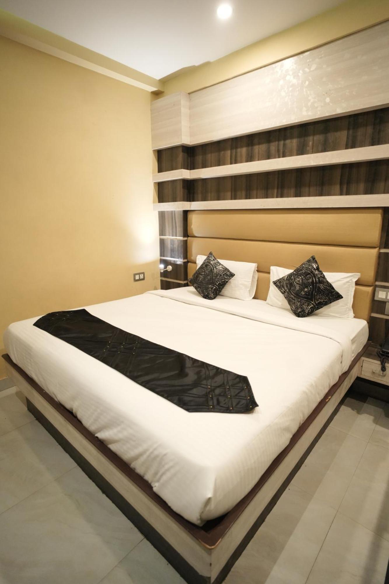 Hotel Rajkamal Near Varanasi Railway Station Exterior photo