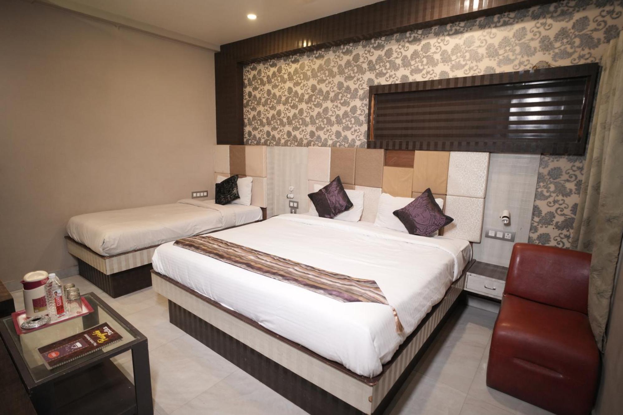 Hotel Rajkamal Near Varanasi Railway Station Exterior photo