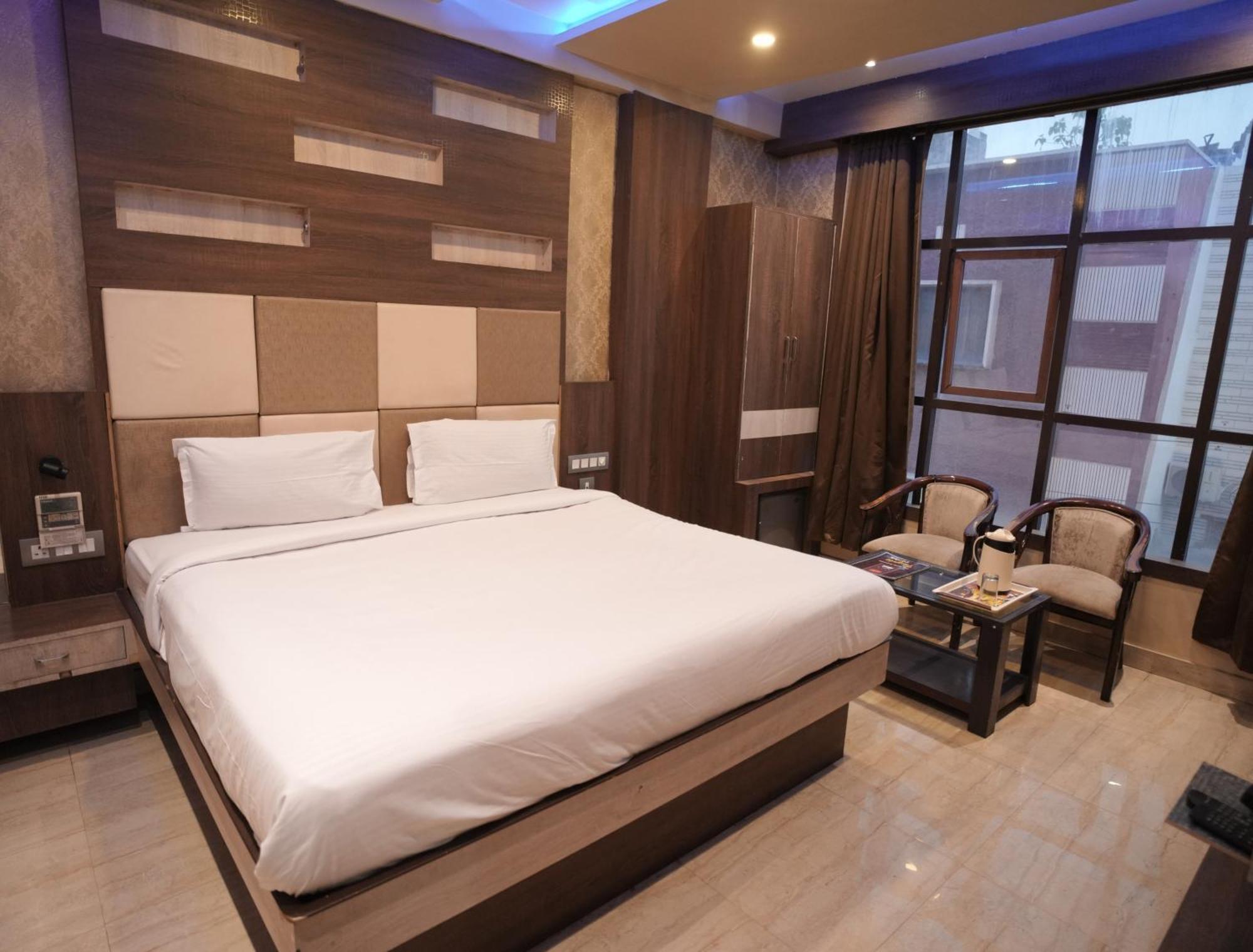 Hotel Rajkamal Near Varanasi Railway Station Exterior photo